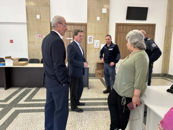 Областният управител Стефан Красимиров провери съхранението на резервните бюлетини 