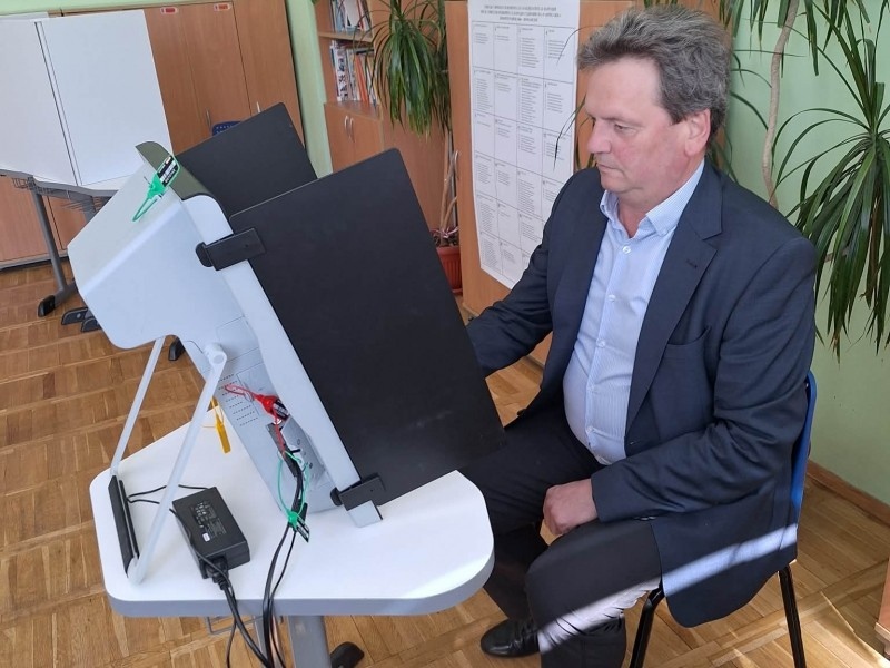 Областният управител на област Враца Стефан Красимиров упражни правото си на глас 