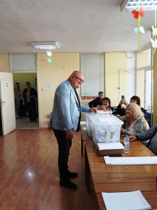 Кметът на Видин гласува на парламентарните избори