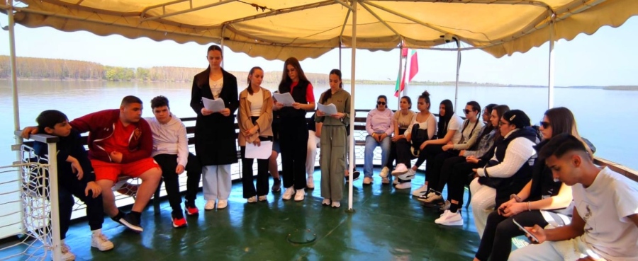 Ученици от Белоградчик, Рабиша и Арчар посетиха кораба „Радецки“