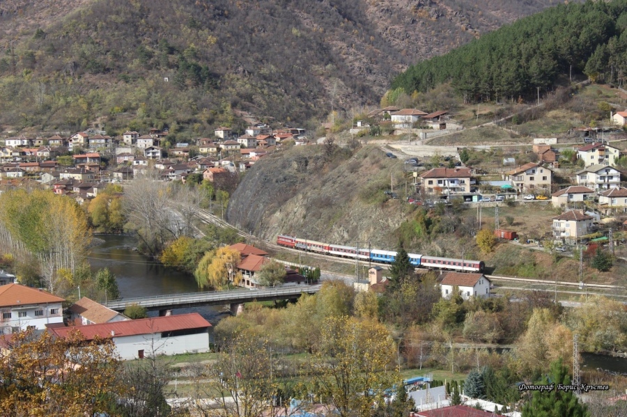 Заради ремонт в сряда и четвъртък ще бъде затворен  жп прелезът в района на гара Зверино 