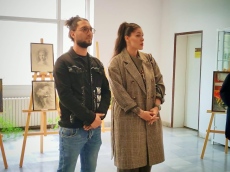 Силвия Петкова и Теодор Вешин подредиха съвместна изложба в Община Мездра 