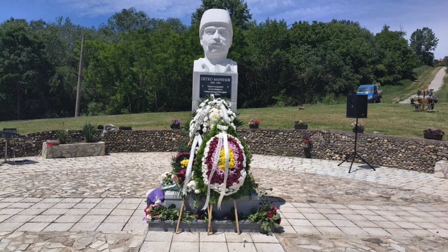 Осветиха бюст- паметник на Петко Маринов -един от водачите на въстанието 