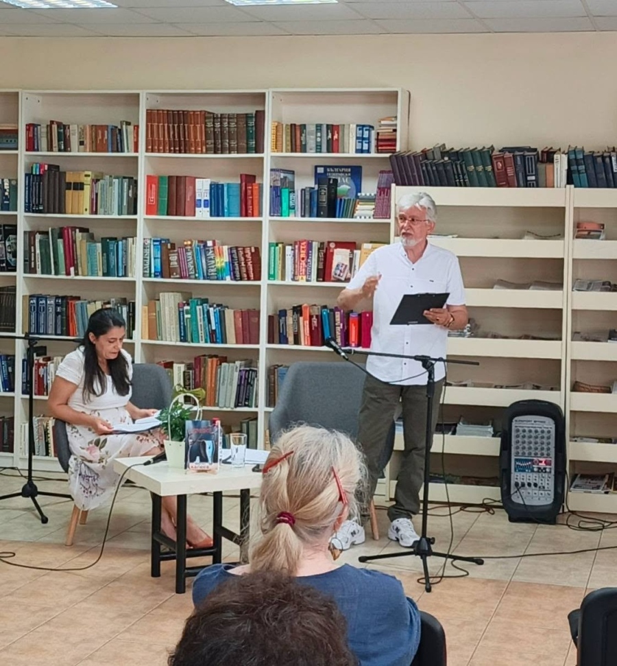 Мартен Калеев представи „Нюанси“ във Враца