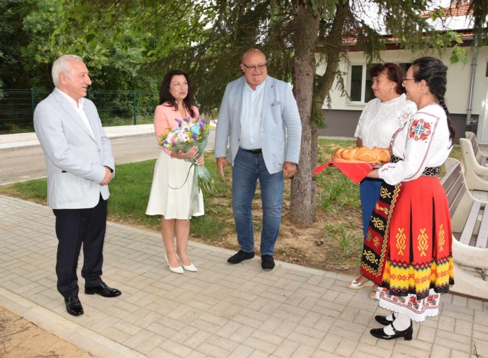 Откриха обновения Дом за стари хора в село Кутово