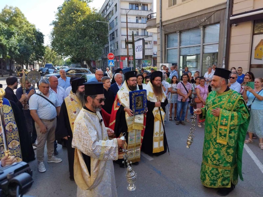 Чудотворната мироточива Хавайска икона бе тържествено посрещната във Видин