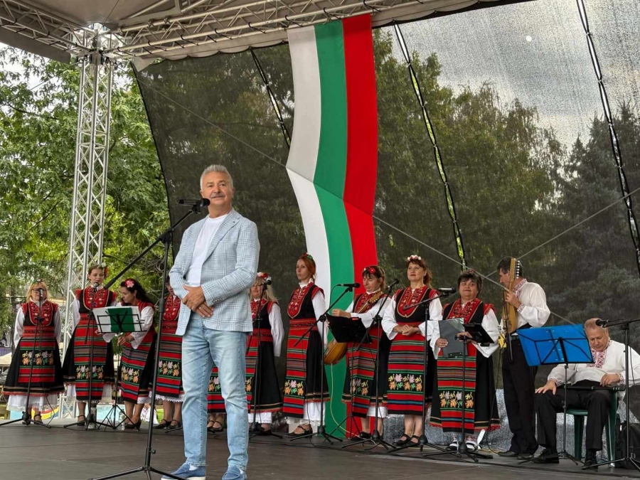 Монтана отбеляза Съединението с голямо хоро и урок по единство