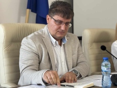 Областният управител Росен Михайлов предаде предварителните избирателни списъци 