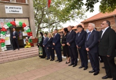 Румен Радев откри учебната година в село Раковица