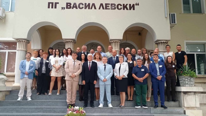 Министърът на отбраната в ИПГ „Васил Левски“ - Мездра 