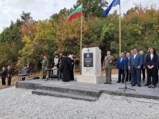 Военен паметник  бе открит в подножието на връх „Връшка чука“