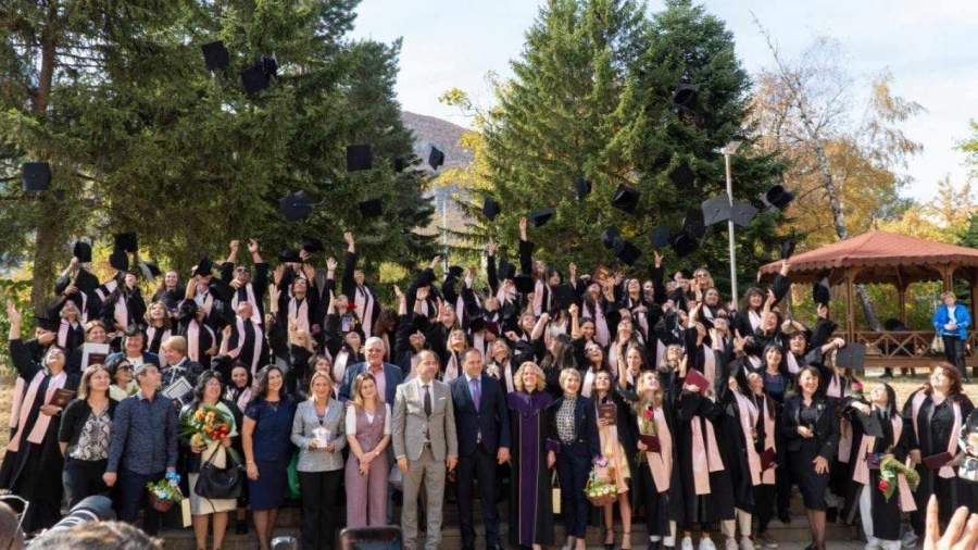88 абсолвенти получиха дипломите си във Враца