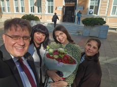 Областният управител на Враца гласува заедно със семейството си